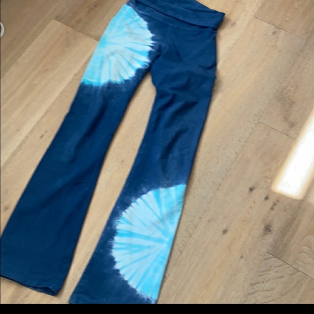 T party yoga pants
